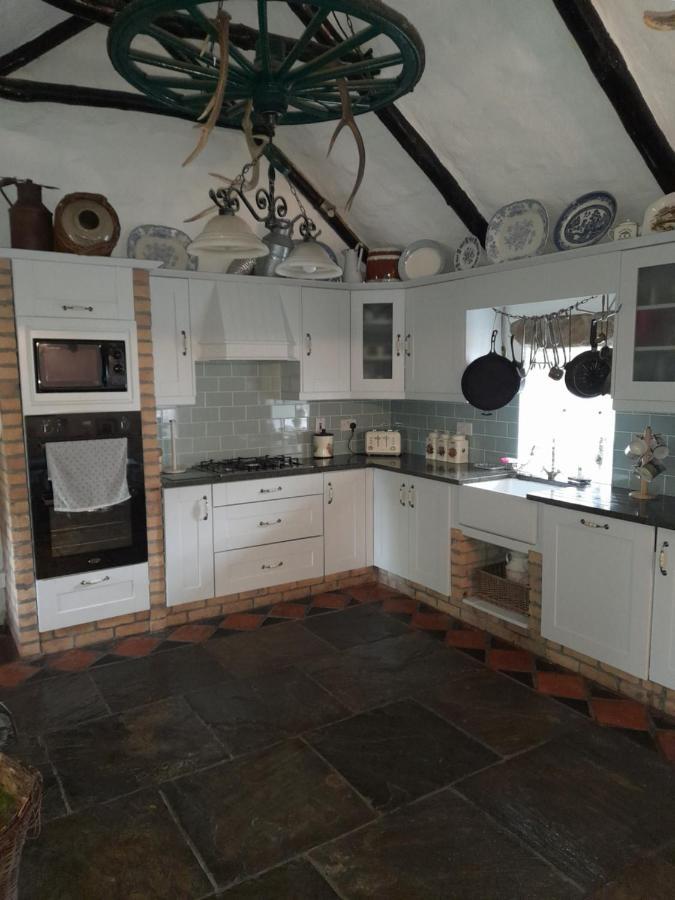 Clarisses Cottage Laragh Bagian luar foto
