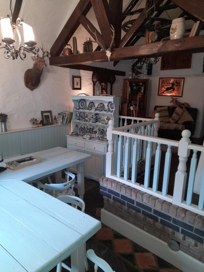 Clarisses Cottage Laragh Bagian luar foto