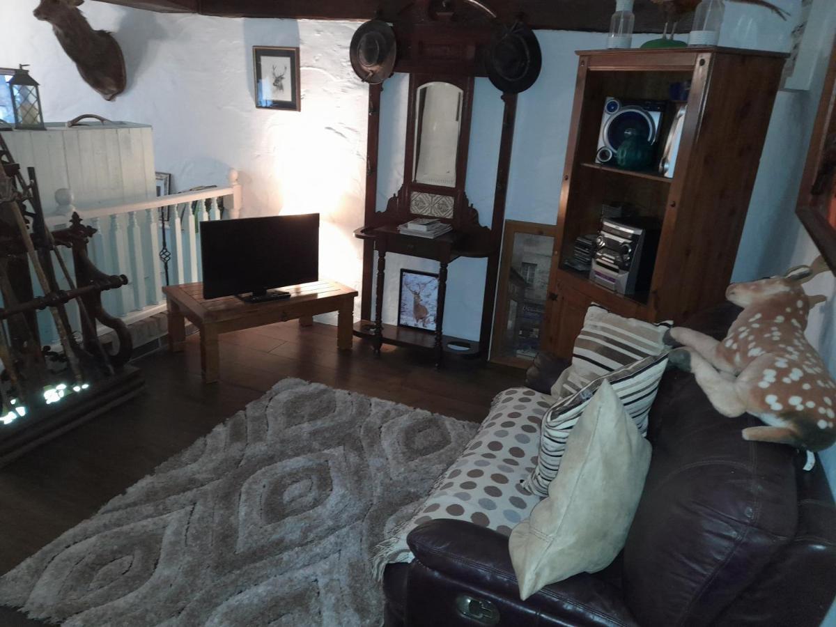 Clarisses Cottage Laragh Bagian luar foto