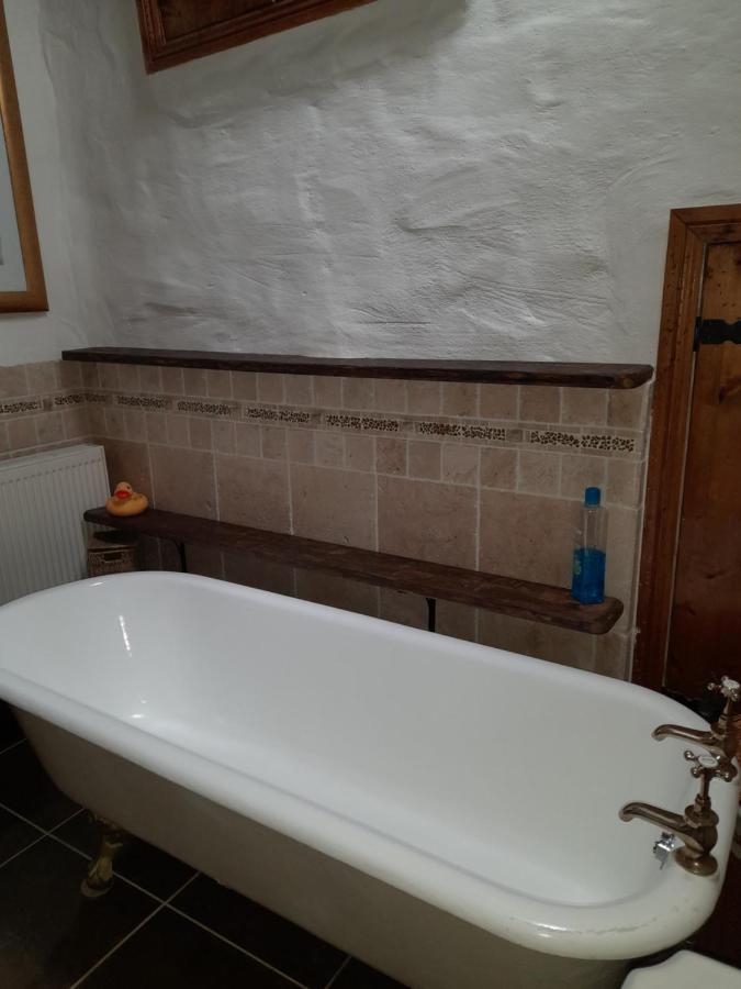 Clarisses Cottage Laragh Bagian luar foto