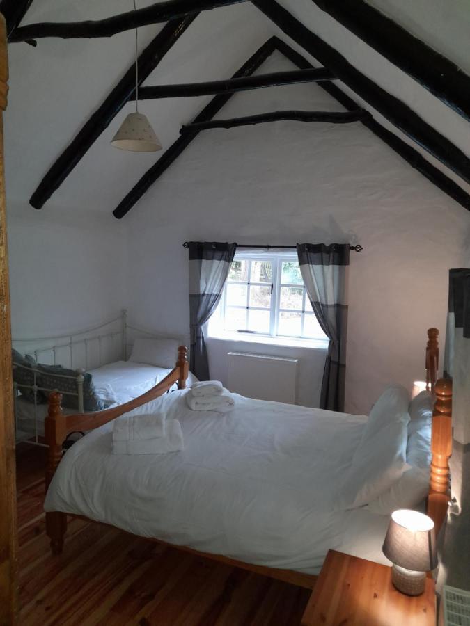 Clarisses Cottage Laragh Bagian luar foto