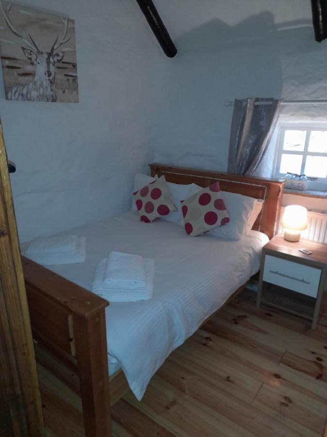Clarisses Cottage Laragh Bagian luar foto