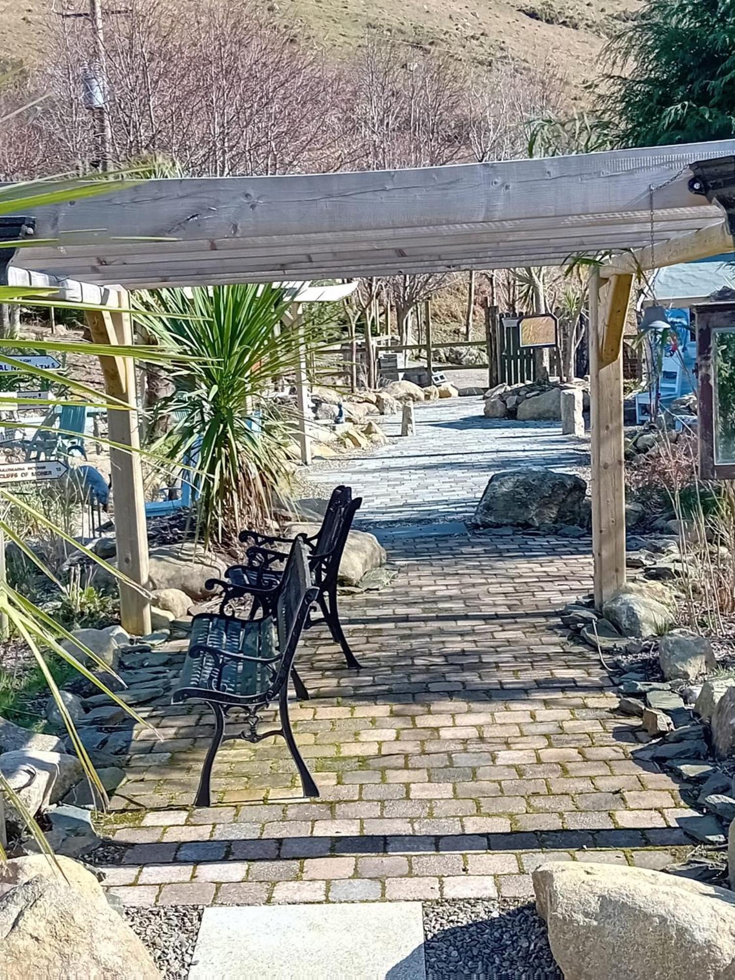 Clarisses Cottage Laragh Bagian luar foto